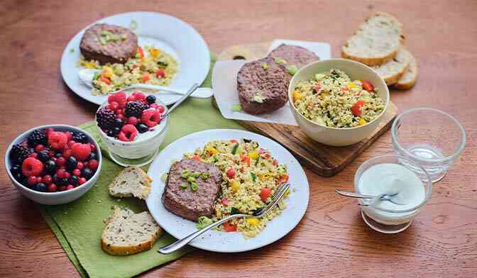 Menu équilibré avec biftecks hachés bio